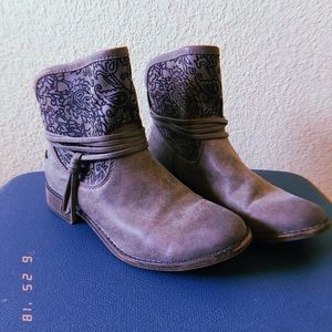 Short gray and patterned suede boots